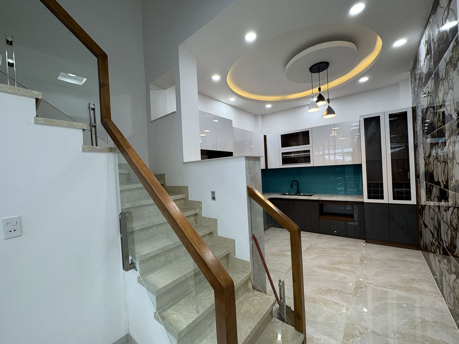 Nhà phố 3 lầu, mới 100% xe hơi đổ cách nhà 10m khu VIP Nguyễn Văn Đậu - Gần Phan Đăng Lưu